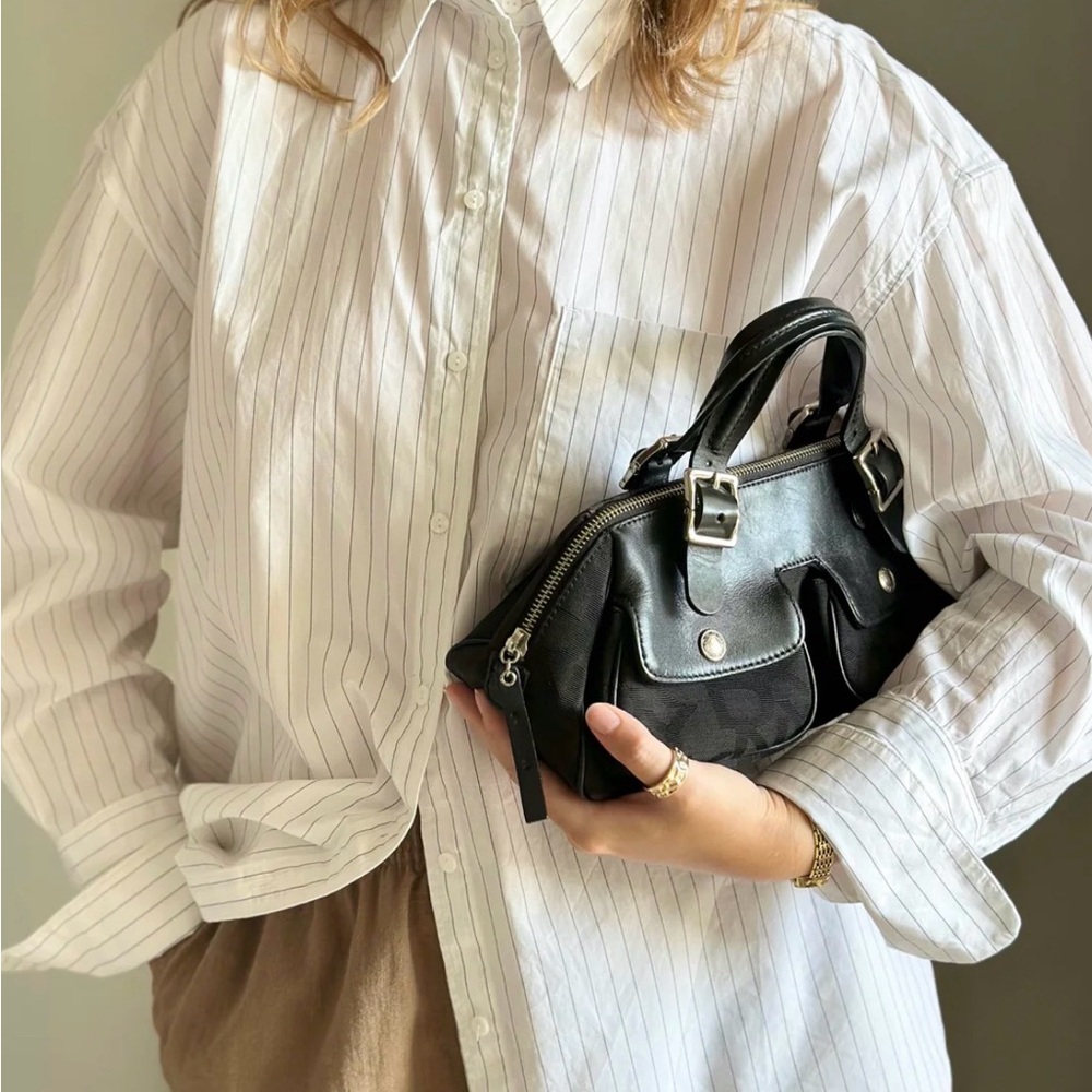Elegant DKNY Y2K Black Leather Handbag